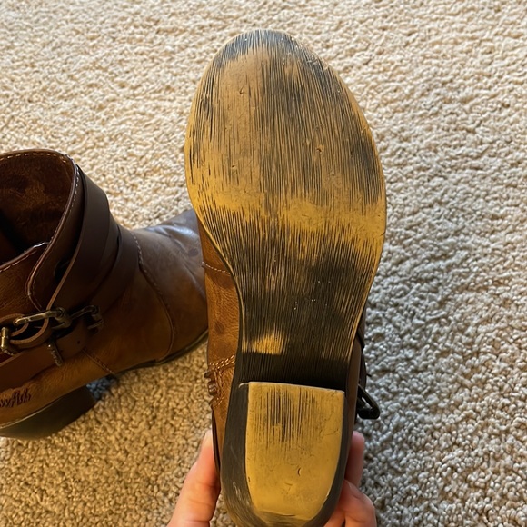 Blowfish Booties - Picture 2 of 2